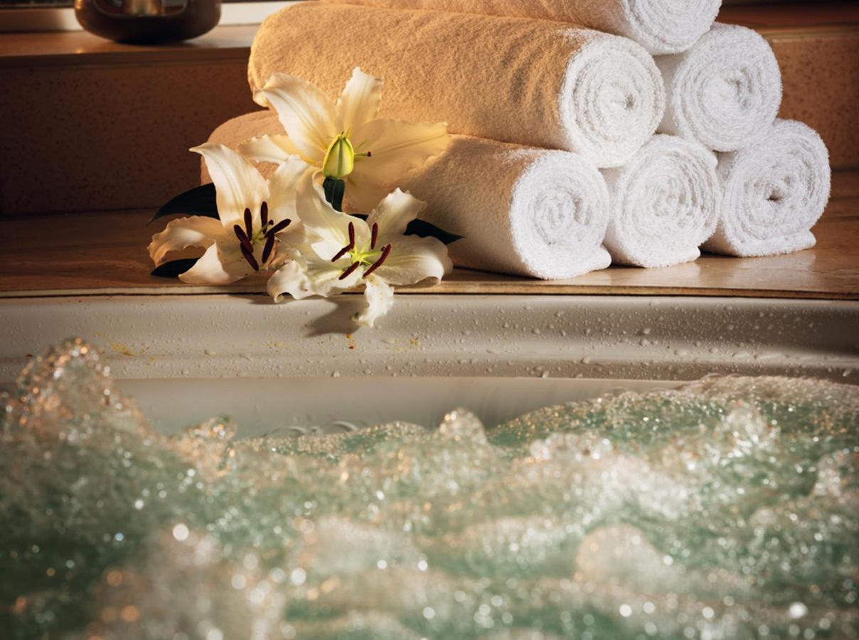 เมอเวนพิก โฮเทล ญิดดะฮ์ ซิตี้ สตาร์ Hotel เจดดาห์ ภายนอก รูปภาพ A whirlpool bath