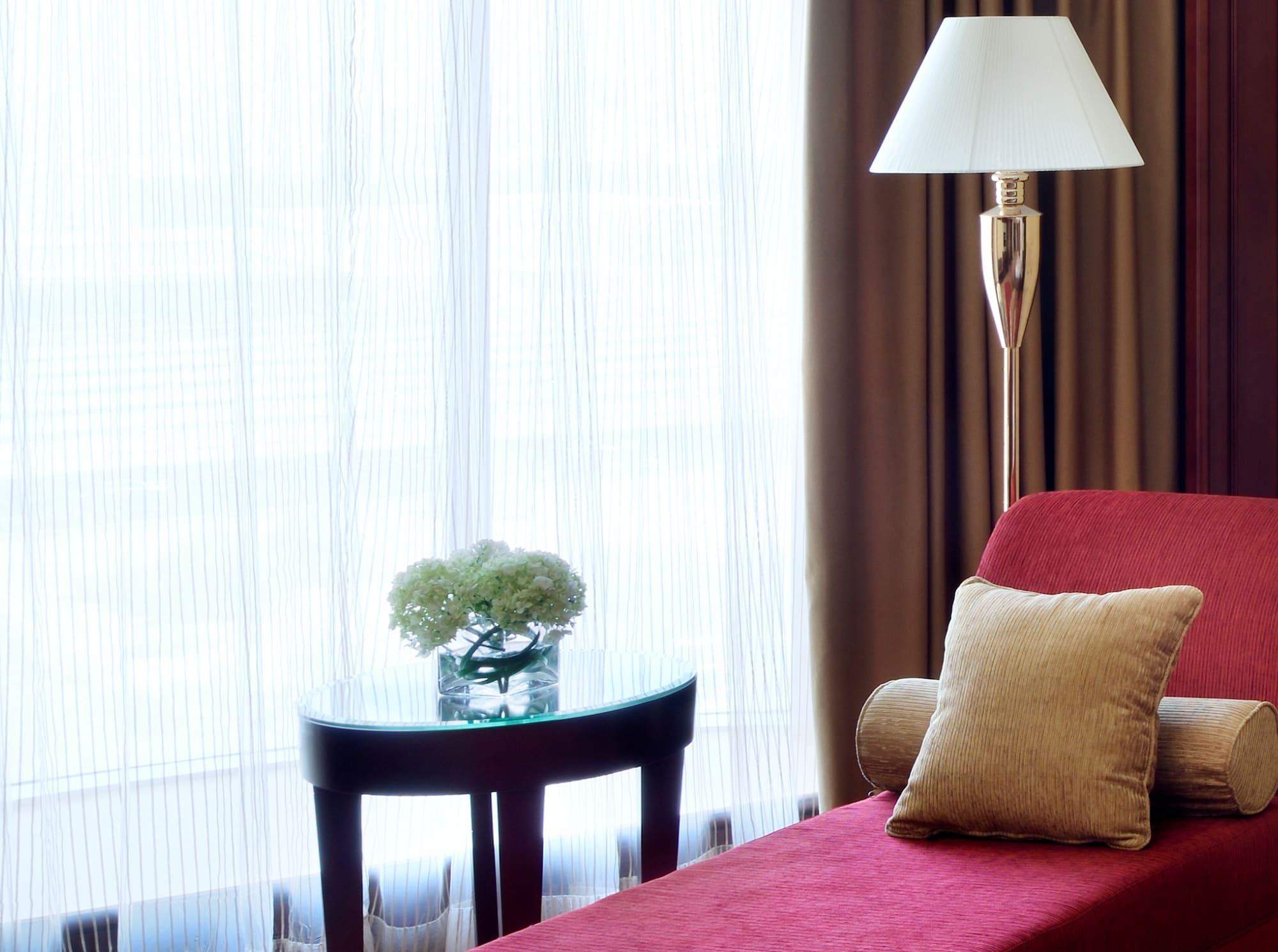 เมอเวนพิก โฮเทล ญิดดะฮ์ ซิตี้ สตาร์ Hotel เจดดาห์ ภายนอก รูปภาพ A floor lamp