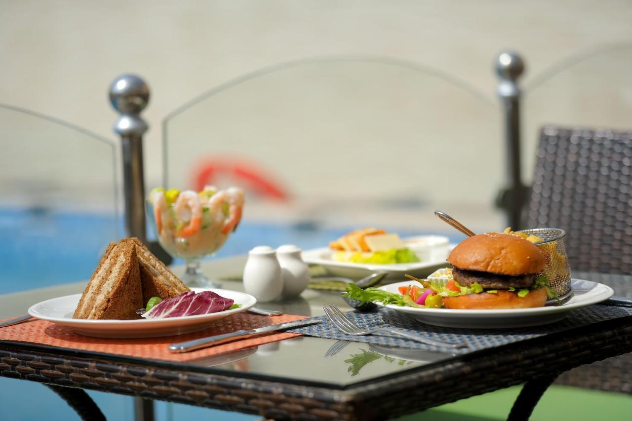เมอเวนพิก โฮเทล ญิดดะฮ์ ซิตี้ สตาร์ Hotel เจดดาห์ ภายนอก รูปภาพ A typical lunch at the hotel