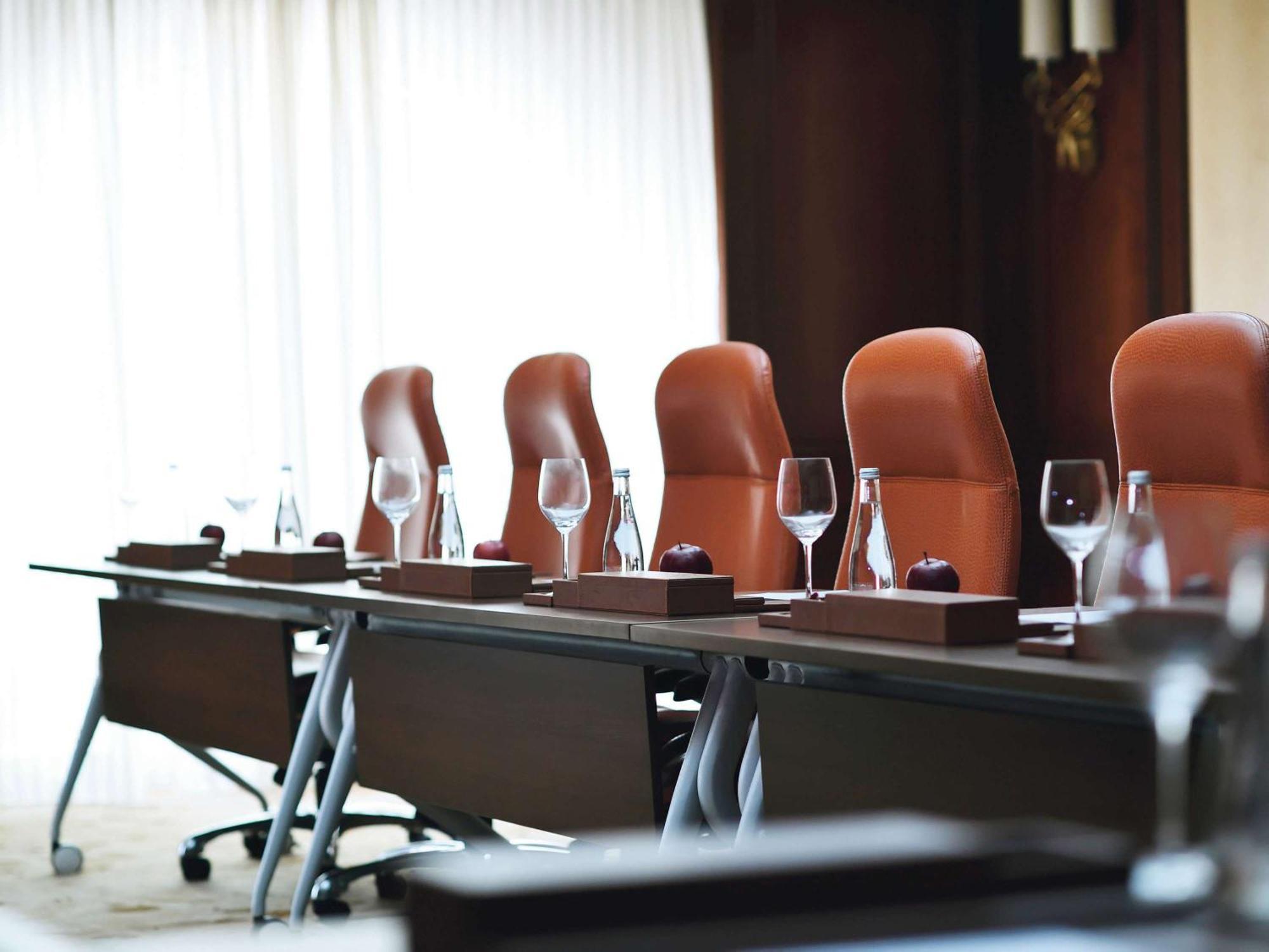 เมอเวนพิก โฮเทล ญิดดะฮ์ ซิตี้ สตาร์ Hotel เจดดาห์ ภายนอก รูปภาพ A boardroom