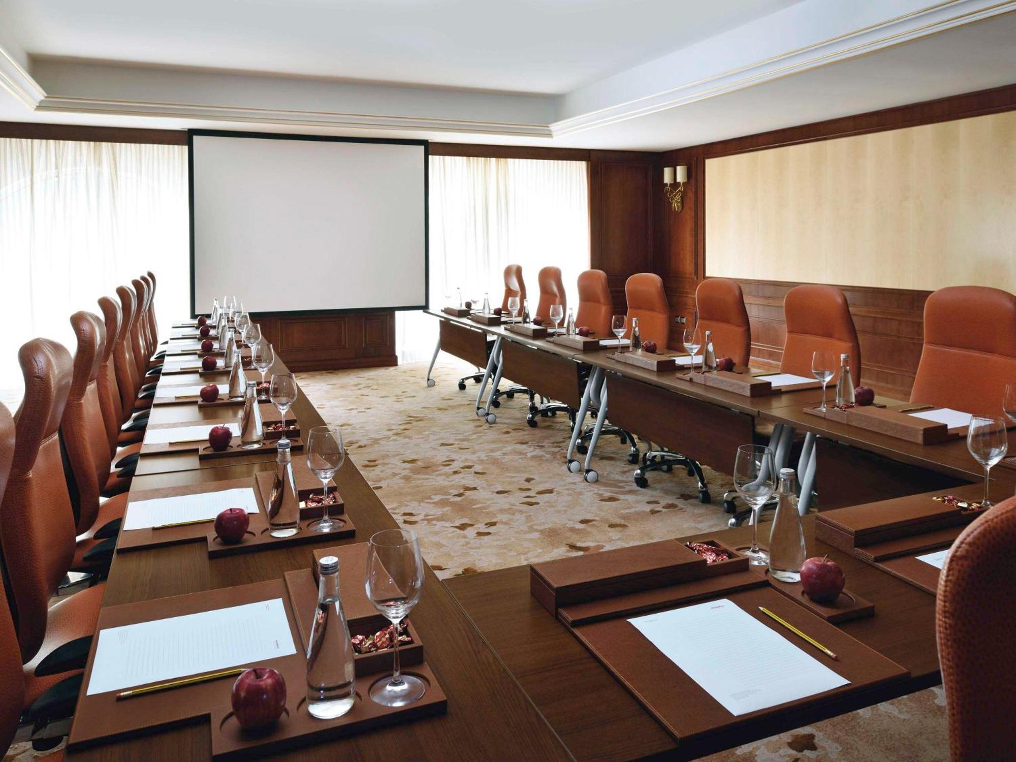 เมอเวนพิก โฮเทล ญิดดะฮ์ ซิตี้ สตาร์ Hotel เจดดาห์ ภายนอก รูปภาพ A meeting room