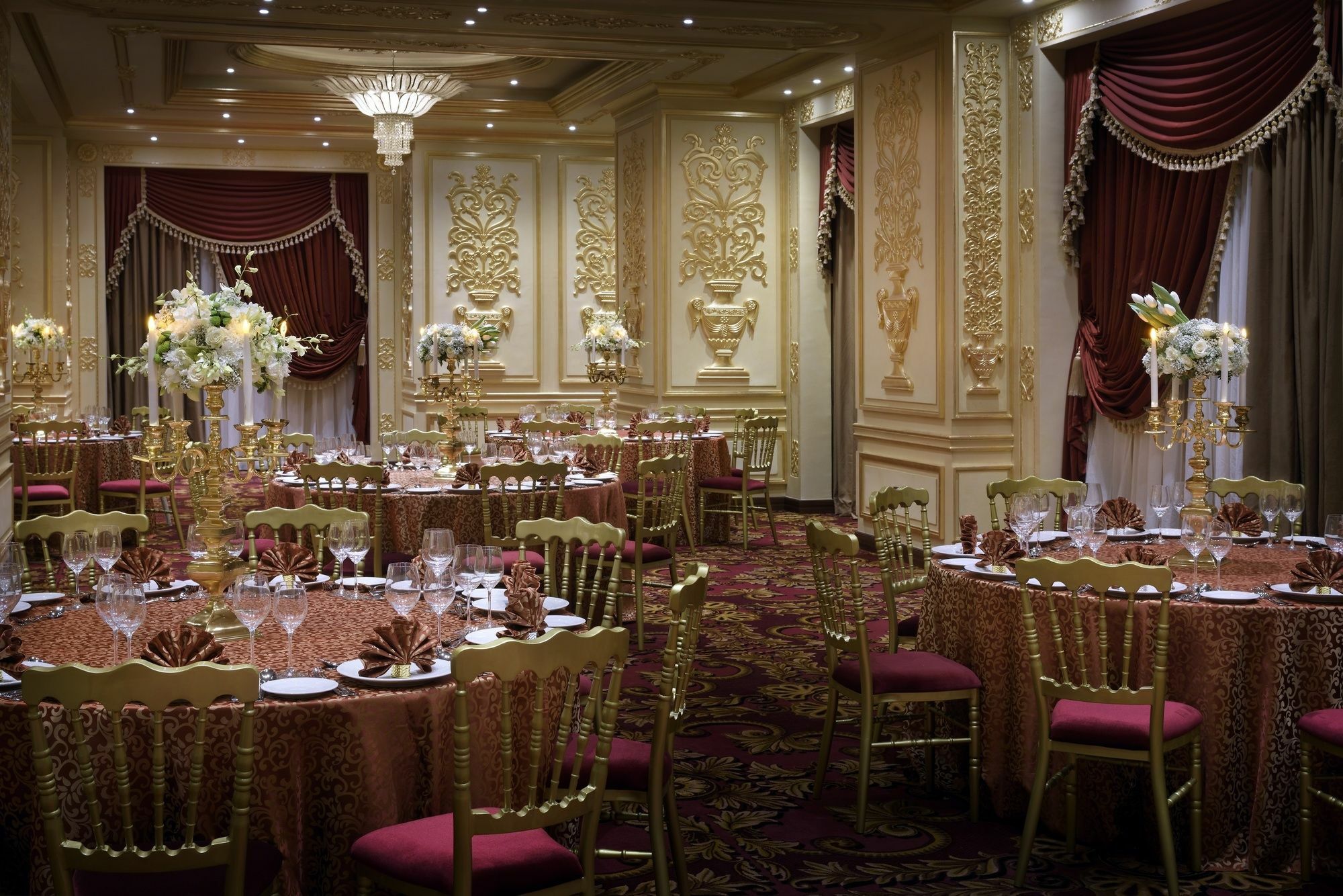 เมอเวนพิก โฮเทล ญิดดะฮ์ ซิตี้ สตาร์ Hotel เจดดาห์ ภายนอก รูปภาพ The ballroom at the Ritz-Carlton, Tysons Corner
